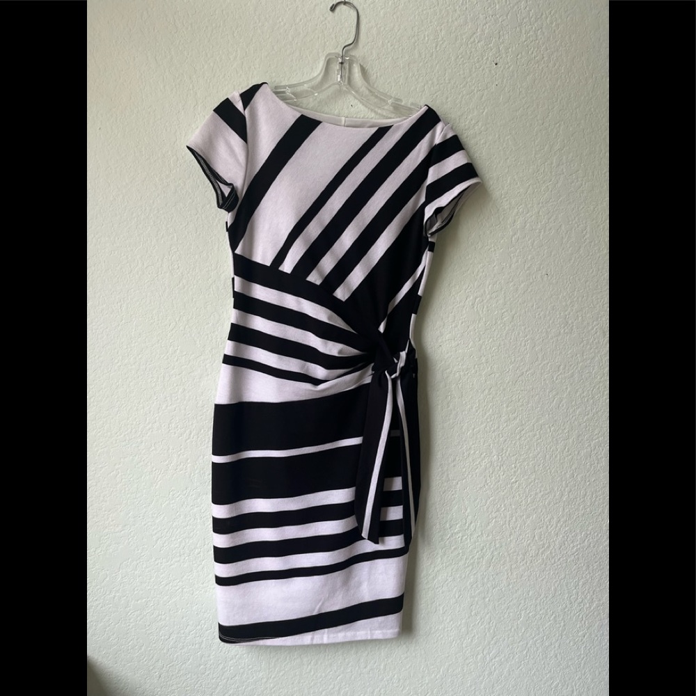 Classic body conscious black and white dress from Boston Proper size 4 NWOT